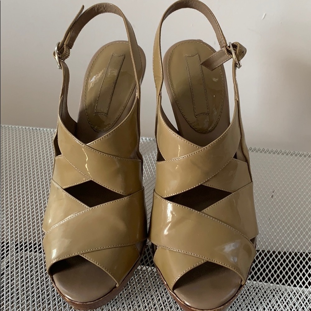 Banana Republic criss cross patent leather heels